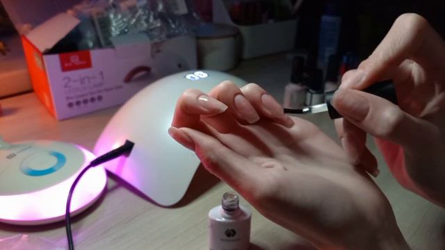 ДЕЛАЮ НОГТИ САМА СЕБЕ / МАНИКЮР САМА СЕБЕ В 14 ЛЕТ НАРАЩИВАНИЕ #маникюр #ногти смотреть онлайн