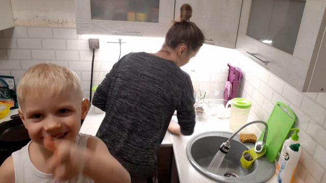 Готовим ужин🥩 Дети не дают снимать 🤦♀️👩👧👦🥰 реальные будни смотреть онлайн