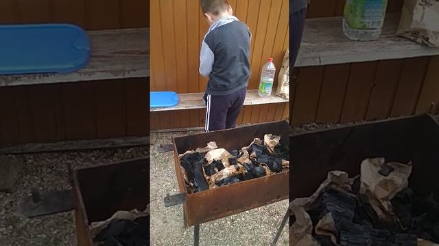 В первый раз разжигает монгал.Дача шашлыки смотреть онлайн