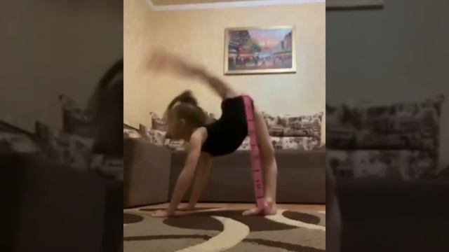 РАСТЯЖКА И ГИБКОСТЬ ЮНЫХ ГИМНАСТОК/EXTREME FLEXIBILITY смотреть онлайн