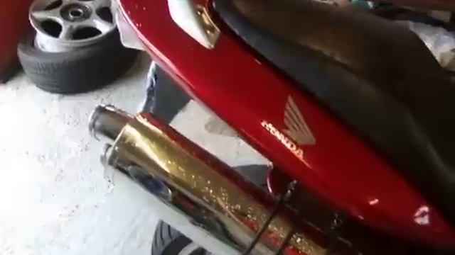 Honda Hornet 250 Fitted With A Blue Flame Dual Oval Can Sound Test смотреть онлайн