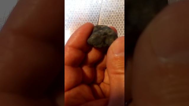 Серо синий агат с темными прожилками Gray blue agate with dark veins 灰蓝色玛瑙，黑脉 濃い静脈のある灰色の青い瑪瑙 어두운 정맥 смотреть онлайн