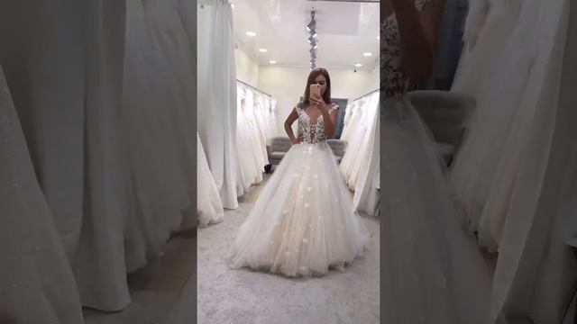 Роскошное свадебное платье от Карлози арт. Clematis смотреть онлайн