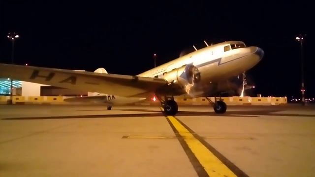 MALÉV Li-2 HA-LIX start up at Ferihegy (BUD) смотреть онлайн