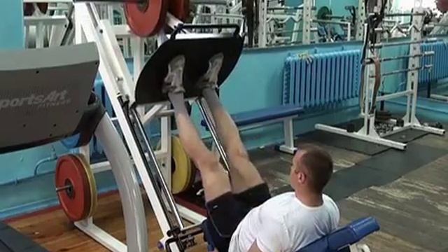 Горизонтальный жим лежа, показ Тренера смотреть онлайн