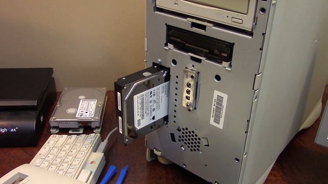 Attempting to Install Mac OS 7.6 on the Macintosh Performa 6400 смотреть онлайн