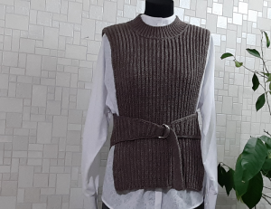 Жилет-манишка для дочери.