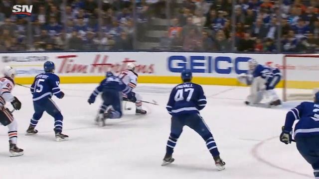 Гол Макдэвида в ворота Торонто / McDavid torches Rielly for goal-of-the-year candidate смотреть онлайн