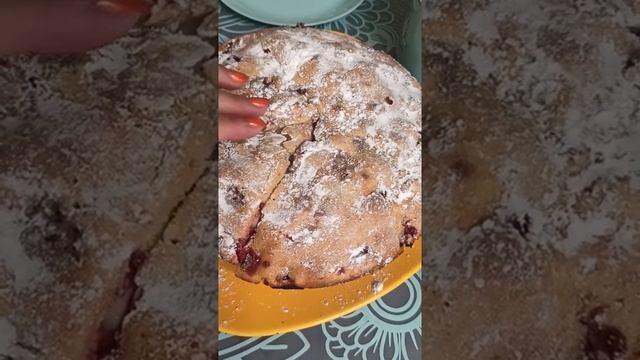 Пирог улетел за раз! Даже крошек не осталось??, такая вкуснятина! #Shorts.mp4 смотреть онлайн