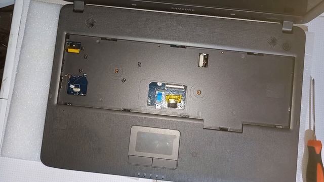 Samsung R528  Laptop Assembly