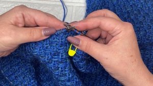 Зимний женский жилет спицами