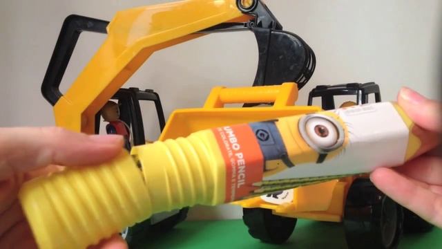 Minions Surprise Eggs Toy Review - Миньоны Сюрприз яйца Игрушки Обзор