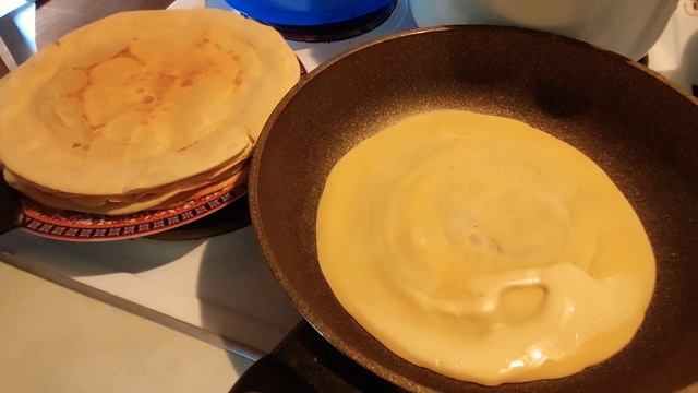Жарю блины ? frying pancakes ? DS Life and Travel смотреть онлайн