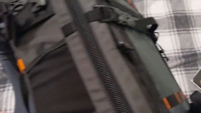 LowePro 550 AWII Camera Bag First Impressions! смотреть онлайн