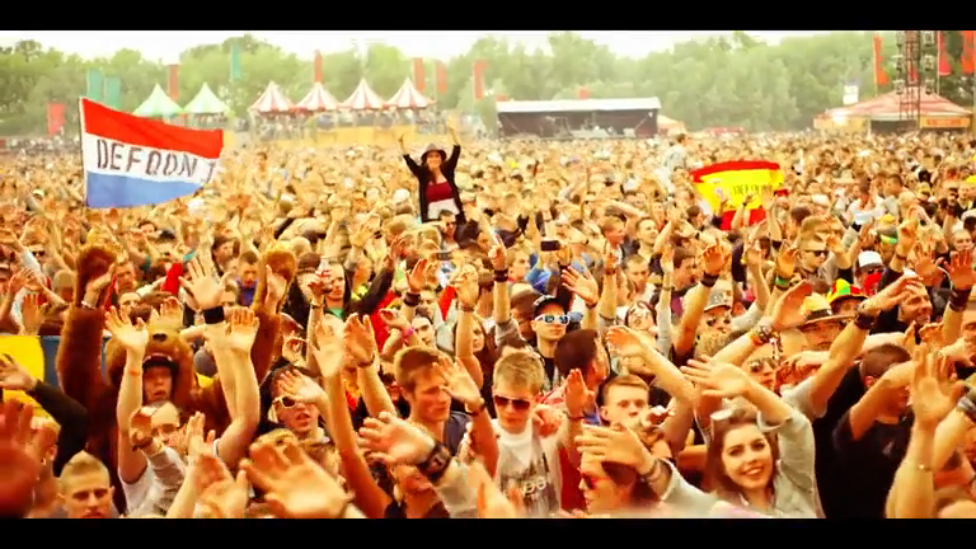Frontliner & Coone - Survival Of The Weekend Warriors (Ohmicider Mash) (Video Edit) смотреть онлайн