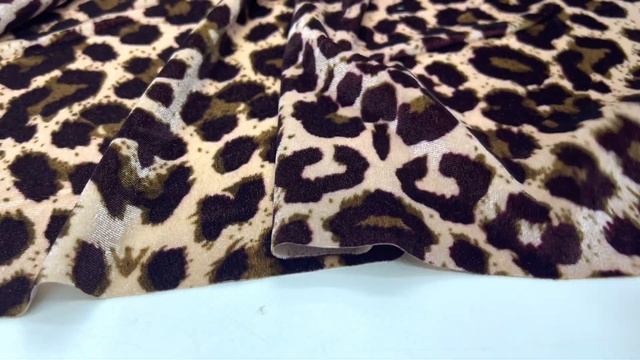 Из чего сшить вечернее платье? Бархат стрейч с принтом леопард смотреть онлайн