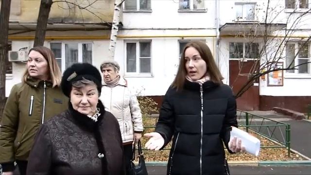 Захват парковки вызвал возмущение жителей в Перово смотреть онлайн
