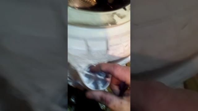 Как не надо распиливать запаеный бак стиральной машины!!3!развязка.Жесть!! смотреть онлайн