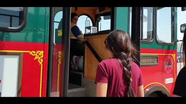 Общественный транспорт "trolley" в Галвестоне, Техас смотреть онлайн