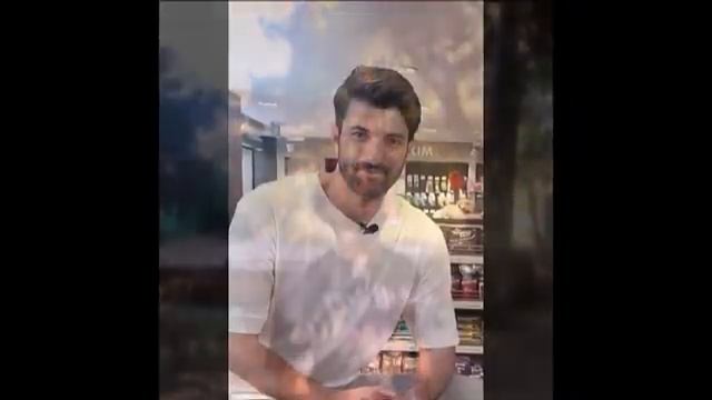 Песня о любви Энгина Акюрека и Тубы Бюйюкюстюн! смотреть онлайн