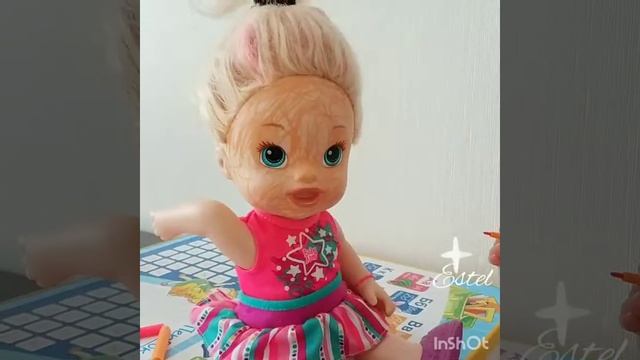 Рисуем. Тролль из куклы. Эстель разукрашивает куклу фломастером. смотреть онлайн