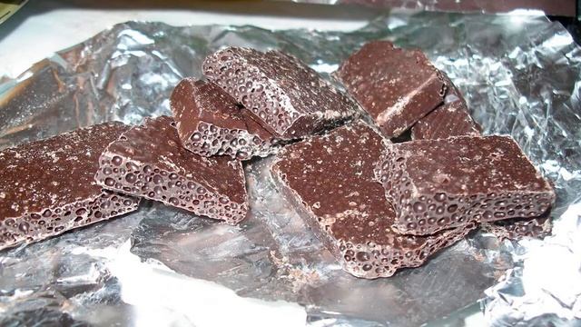 Почему на шоколаде появляется белый налет, и можно ли употреблять такой продукт смотреть онлайн