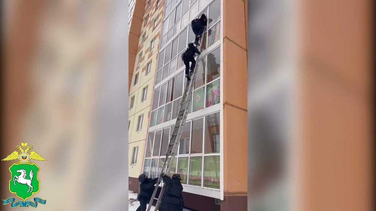 В Томске полицейскими задержаны подозреваемые в незаконном сбыте наркотических средств смотреть онлайн