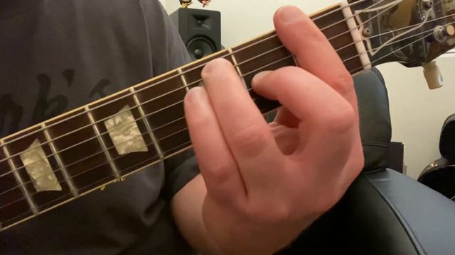 How to play everybody’s LEAST favorite chord - the F chord! ~ John’s Guitar Lounge смотреть онлайн