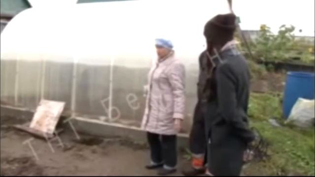 Дачник наткнулся на воронку в земле смотреть онлайн