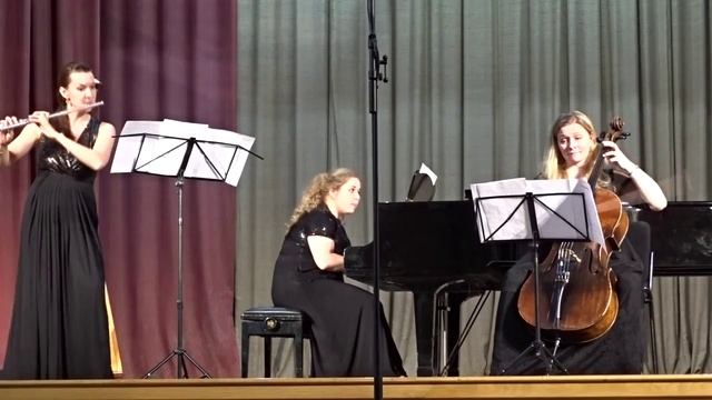 C. Прокофьев "Джульетта девочка", "Танец рыцарей" исполняет Grace-trio г. Екатеринбург смотреть онлайн