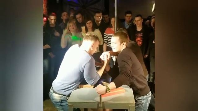 Торецк сегодня. НК "Бродвей", соревнования по армреслингу смотреть онлайн