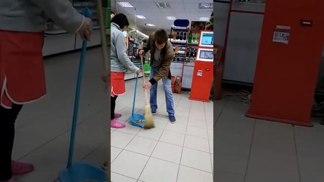 Нимбус 2000!!! Давайте поможем Буслику набрать миллион просмотров! смотреть онлайн