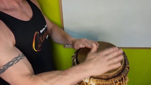 How to play Atabaque for capoeira Tutorial 1. Practice with Soquete in this how to breakdown. смотреть онлайн