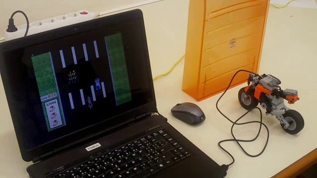 SCRATCH + Lego WeDo motorcycle game (SpeeDo) смотреть онлайн