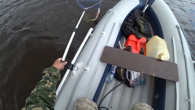 ЭТОТ КИТАЙСКИЙ ВОБЛЕР, КОСИТ ВСЮ РЫБУ \ РЫБАЛКА ВОЗЛЕ ДЕРЕВНИ \ САМЫЙ БЫСТРЫЙ УЛОВ, В МОЕЙ ЖИЗНИ ! смотреть онлайн
