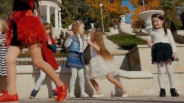Evelina Rusu, Mirela Colesnic, Kamelia Melnic / Super Model / Día del Amor y la Amistad смотреть онлайн