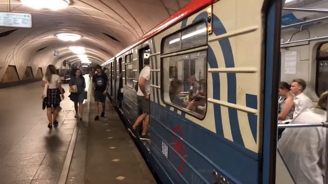 81-717/714 и 81-717/714.5М Перекраска Московский транспорт На станции Аэропорт смотреть онлайн