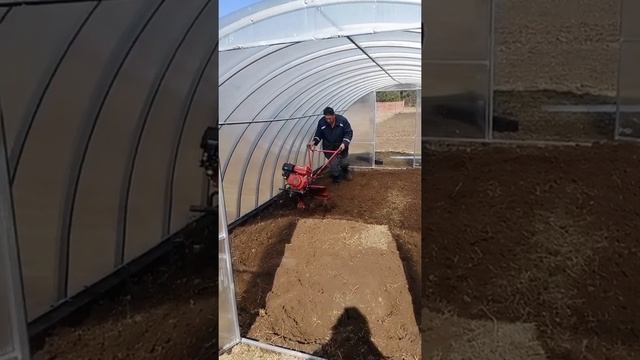 Теплица 4метра на 6 метра - перекапываем... смотреть онлайн