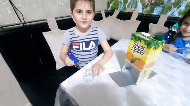 Кормушка для птиц своими руками. Из коробки сока... смотреть онлайн