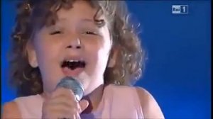 Внучка Лучано Паваротти пел 'Карузо' (Granddaughter of Luciano Pavarotti singing.mp4