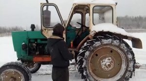 Вывозка сена зимой трактором на волокуше
