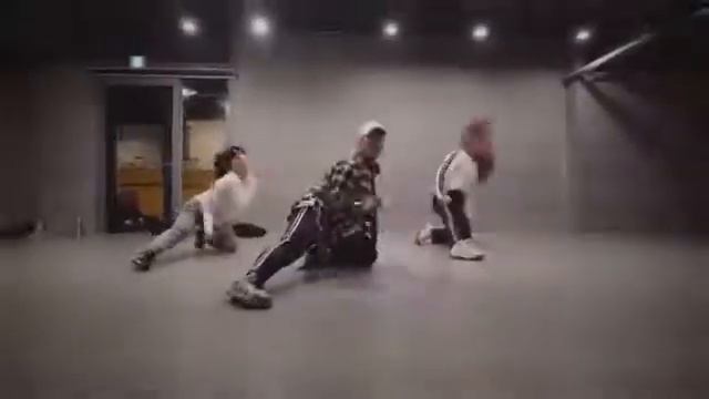 Billie Eilish-bellyache