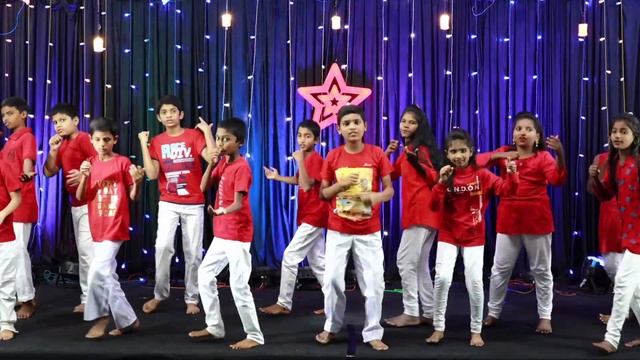 IT'S CHRISTMAS ACTION SONG смотреть онлайн