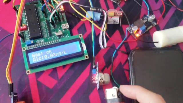 Pic 16f877a + Gas sensor (mq2) + Alcoho sensor(mq3) + Lcd + Module sim800l смотреть онлайн