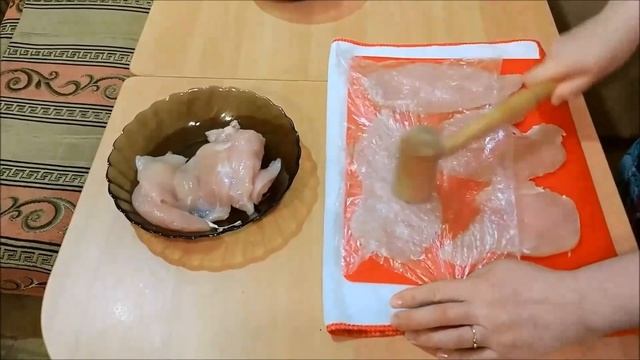 Куриные рулетики с сыром, зеленью и яйцом смотреть онлайн