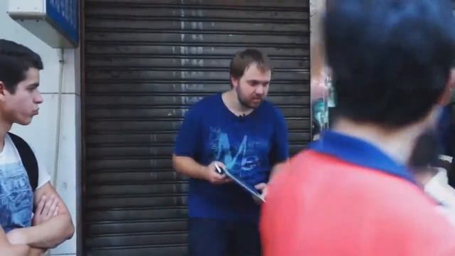 Богатый человек покупает 6 Айфан смотреть онлайн