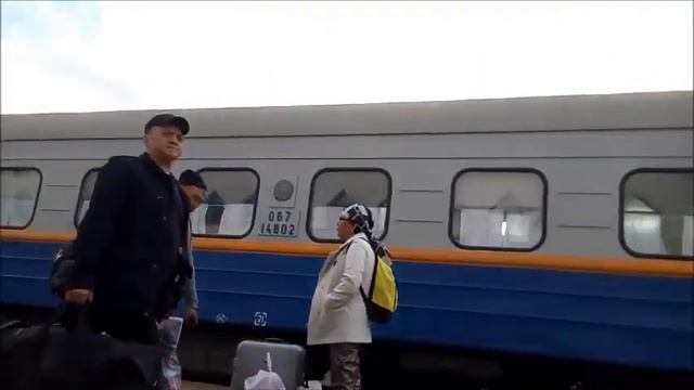 Посадка на поезд 692Х Актобе — Атырау Ақтөбе - Атырау пойызына отыру Boarding train Aktobe - Atyrau смотреть онлайн