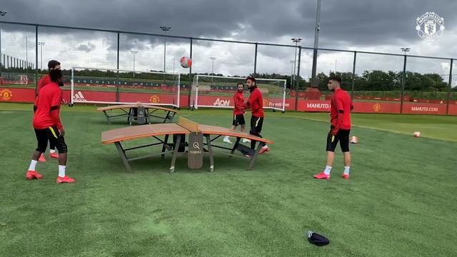 Training | Fred/Dalot vs Bruno/Andreas | Teqball ⚽️ | Manchester United смотреть онлайн