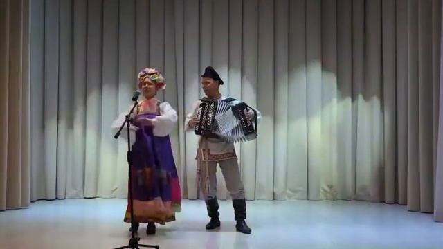 Русская народная песня из репертуара Л. А. Руслановой "Камаринская (Ох, ты, бабочка молоденькая)". смотреть онлайн