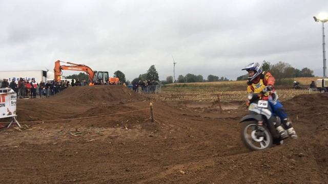 Moped Wars X (beelden 2017) смотреть онлайн